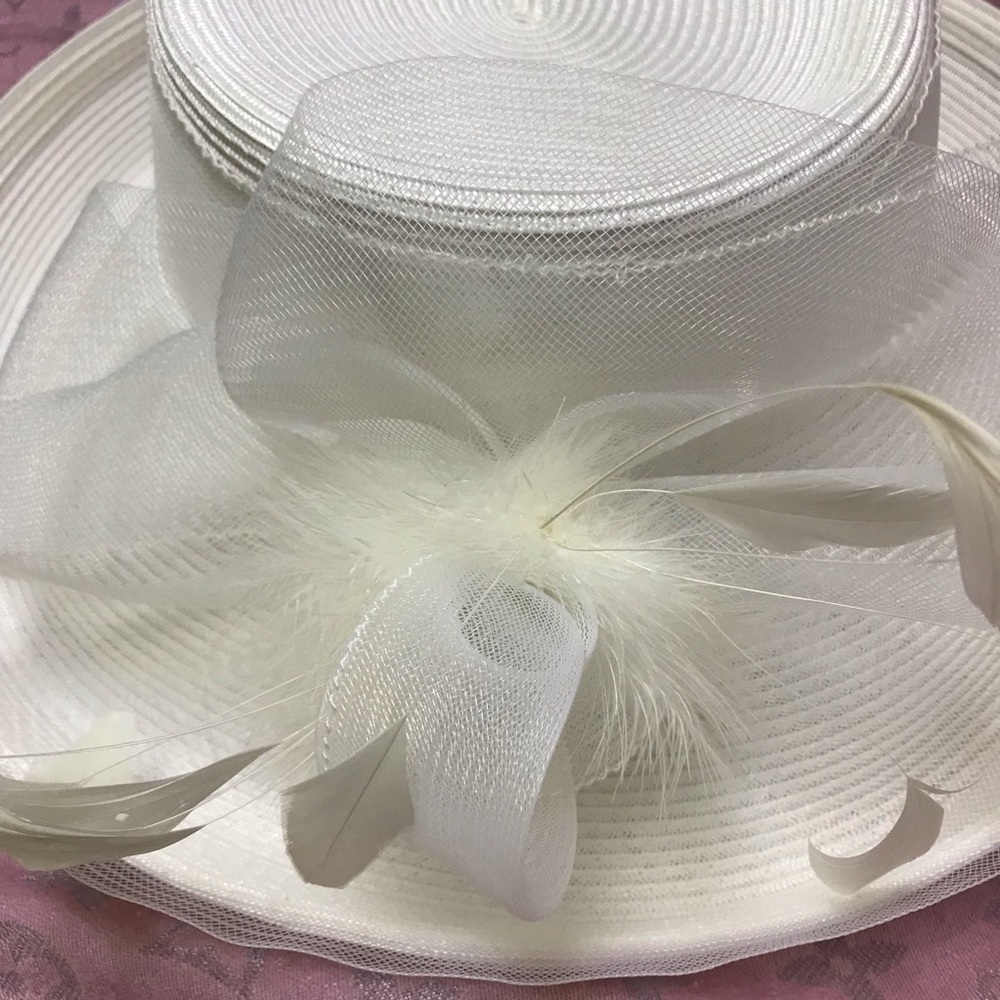 White spring summer Hat 💕 - Picture 3 of 6